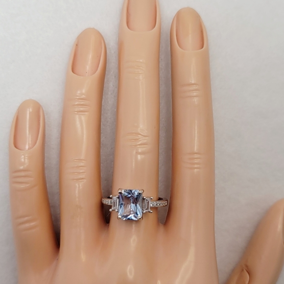 Sterling 2ct Topaz Ring - Picture 7 of 16